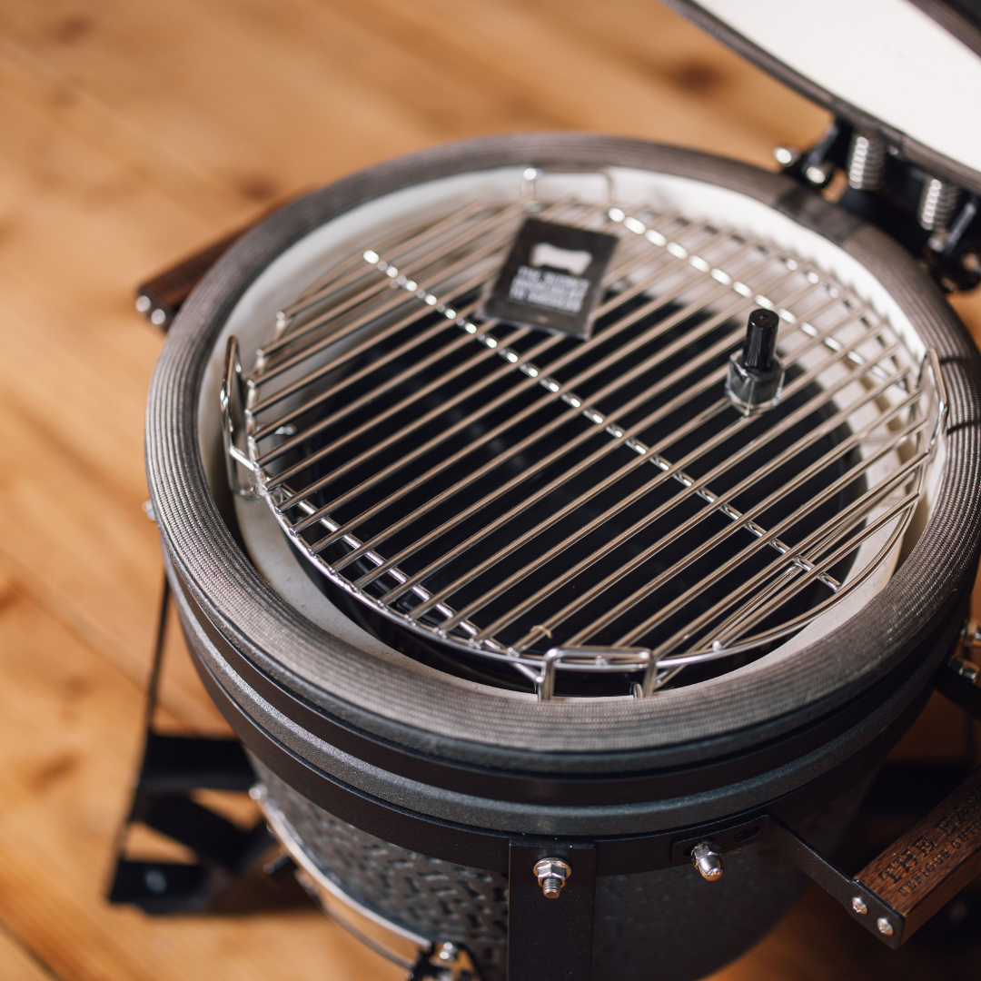 Gamme complète de barbecues japonais Gueuleton avec The Bastard Compact Urban, shichirins medium et large, yakitori bars et accessoires