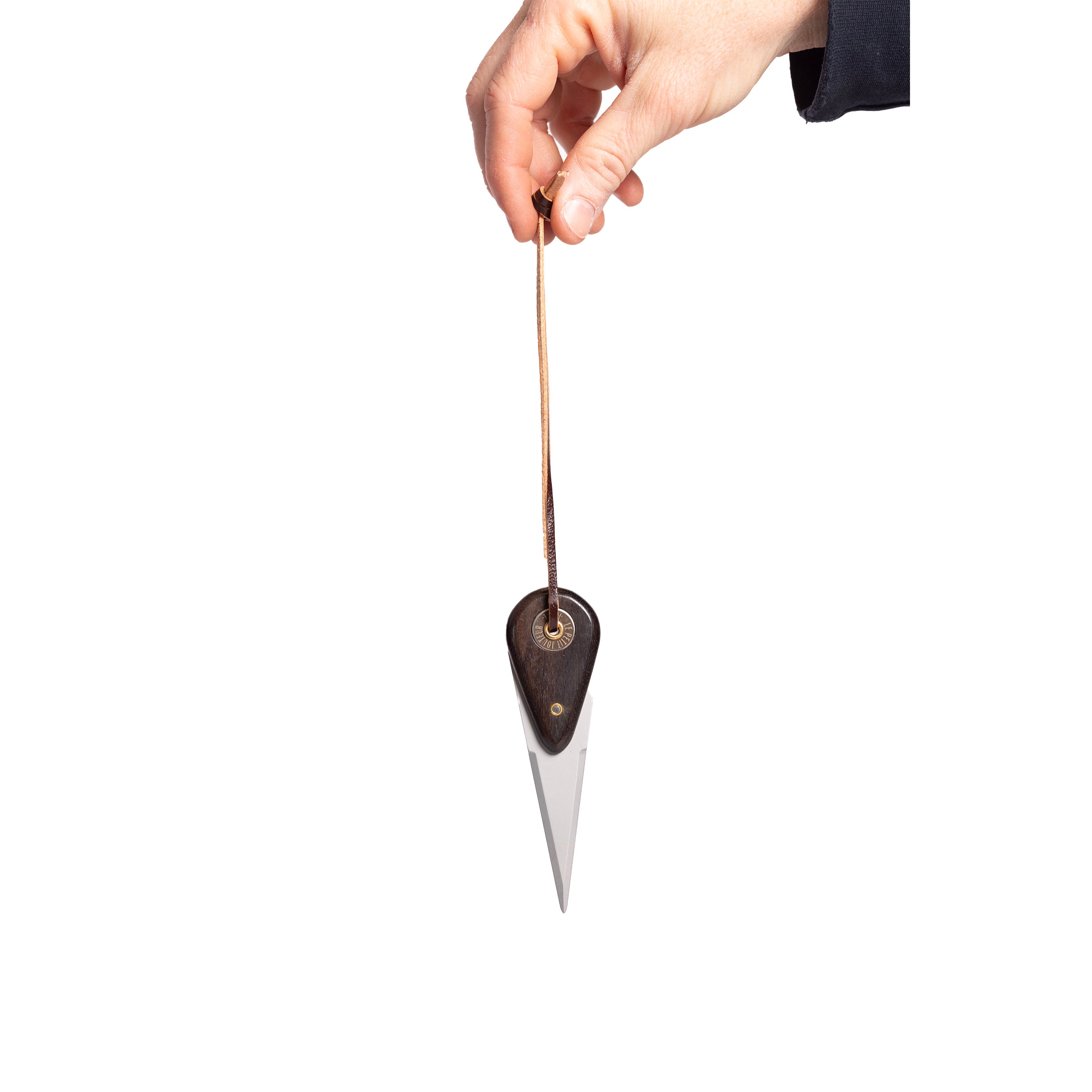 couteau à huître sombre