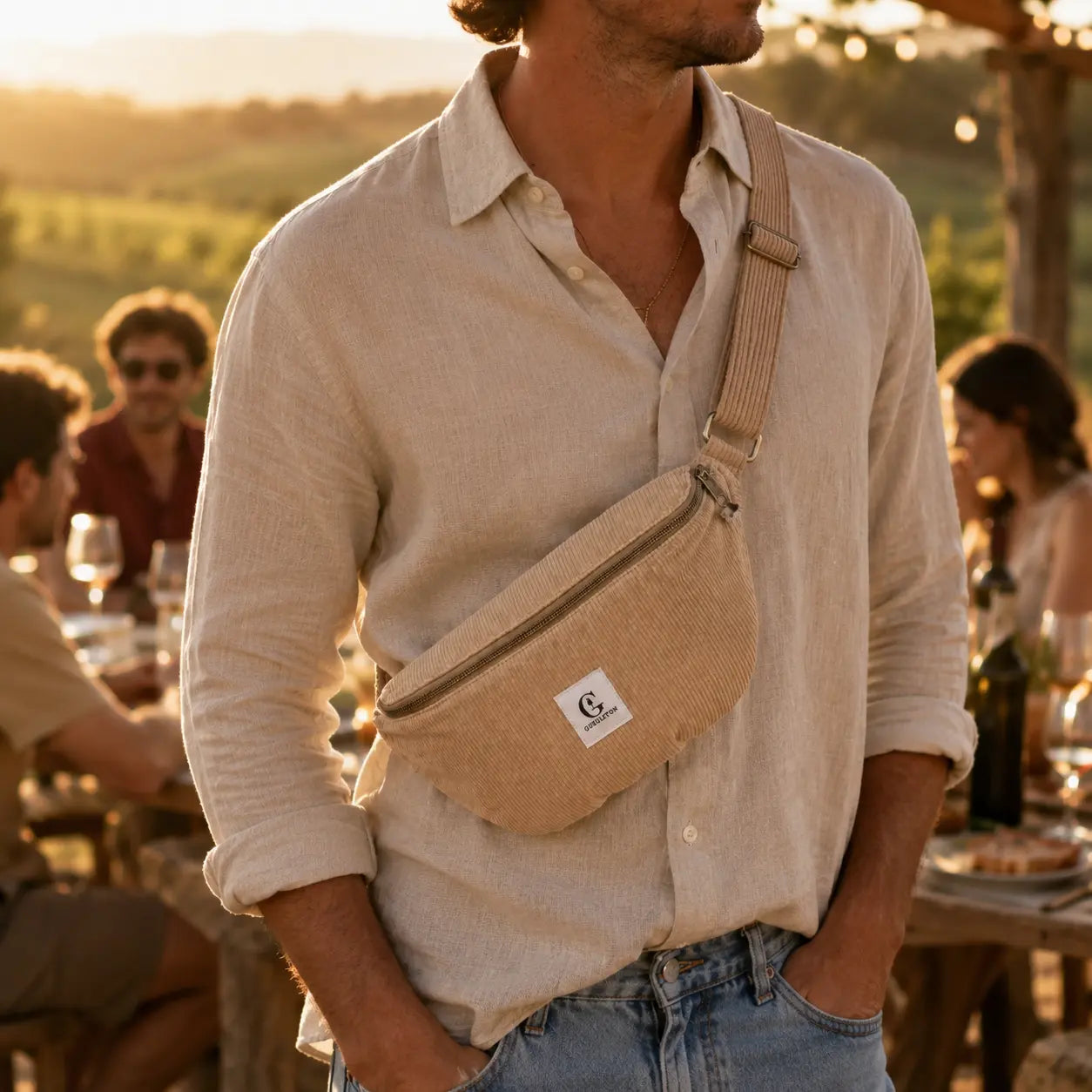 sac-banane-velours-cotele-beige-gueuleton-porte-bandouliere-homme.webp
