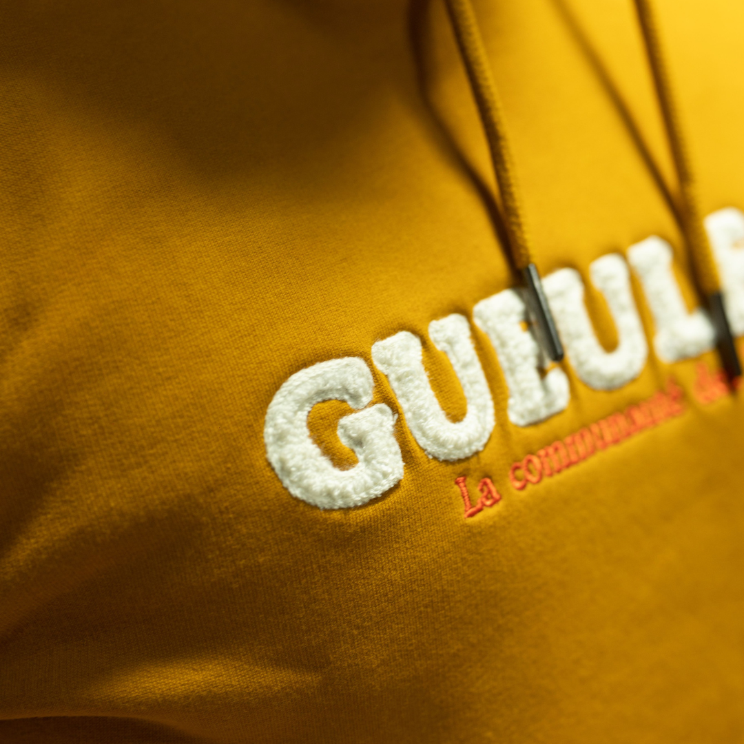 sweat-capuche-jaune-moutarde-gueuleton-3