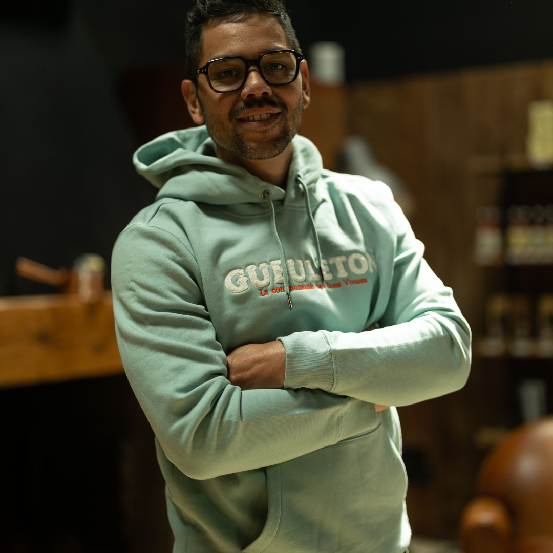 sweat-capuche-jaune-vert-deau-gueuleton